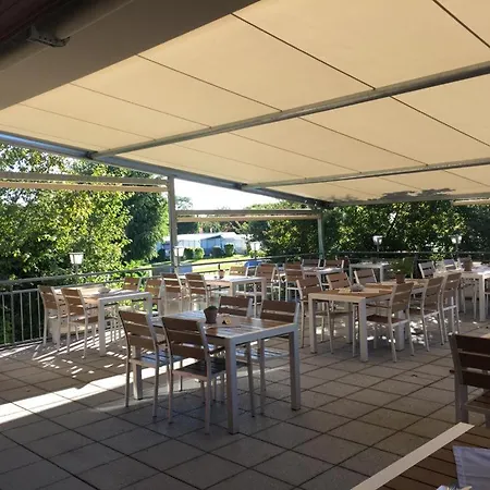 Lug Ins Land Restaurant & Отель
