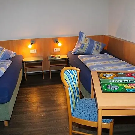 Lug Ins Land Restaurant & מלון *